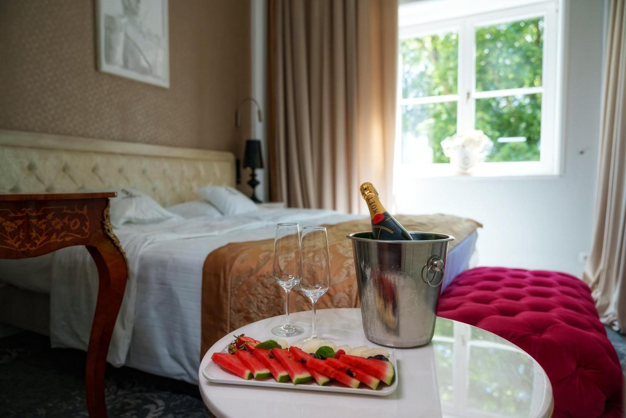 Krubki Hotel Palac Alexandrinum מראה חיצוני תמונה